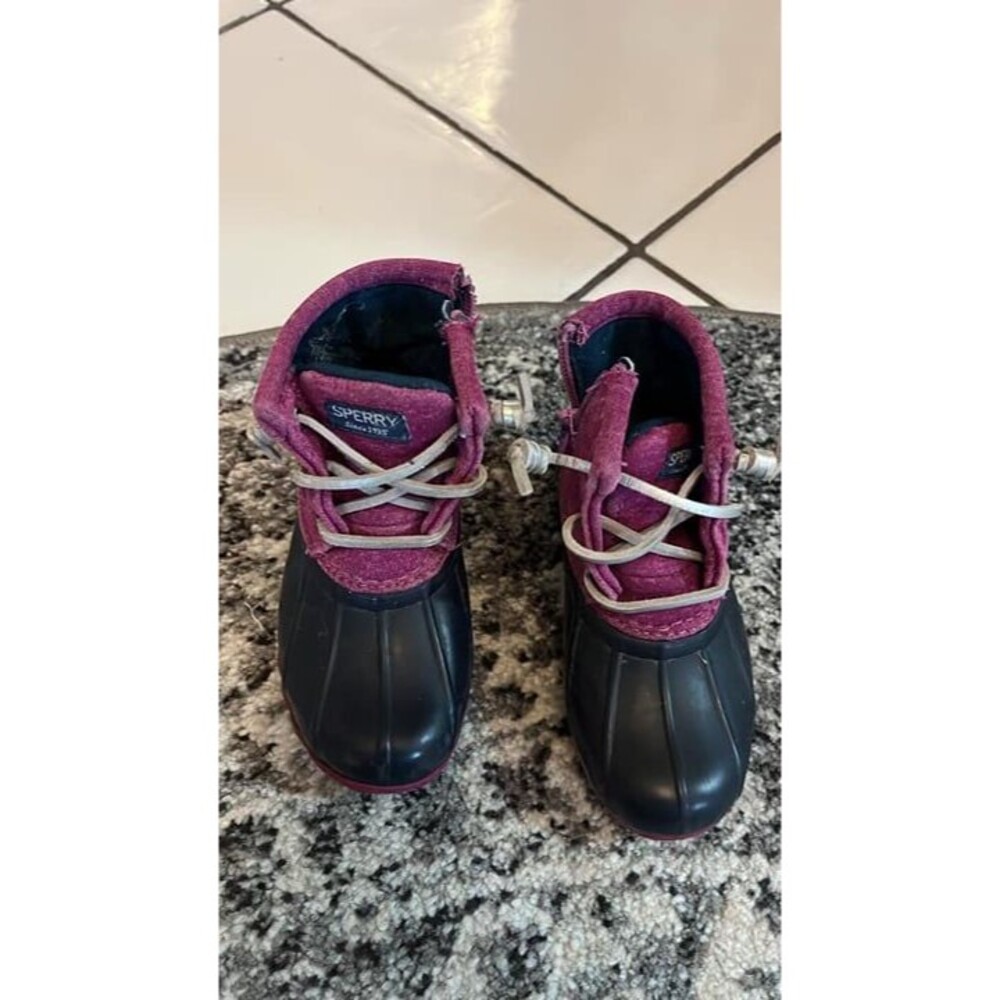 Sperry size 8 GUC Purple Toddler